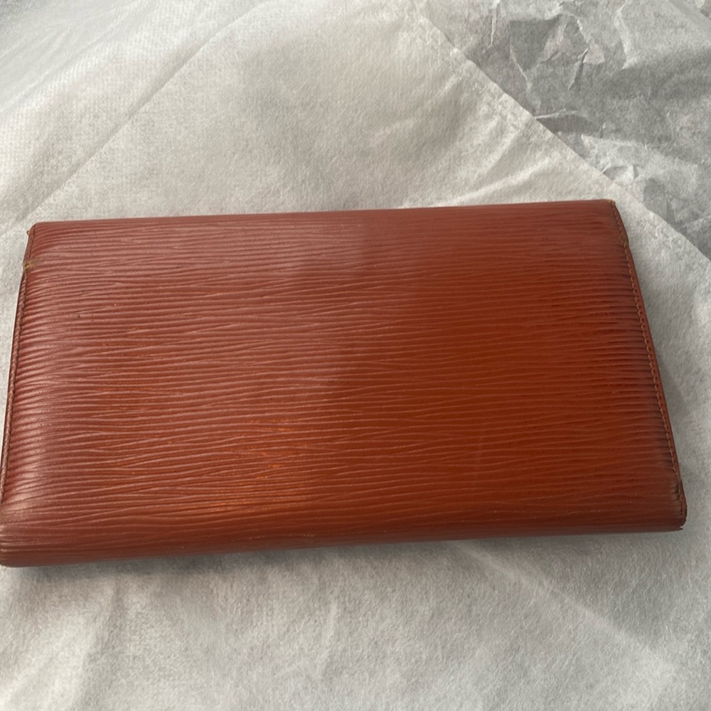 Louis Vuitton Epi Wallet - Picture 5 of 9
